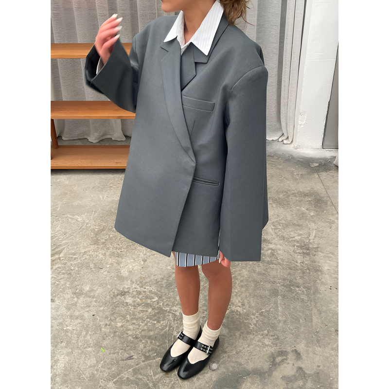 Damenblazer – Oversize-Passform – Asymmetrischer Seitenschlitz – Verdeckter Verschluss