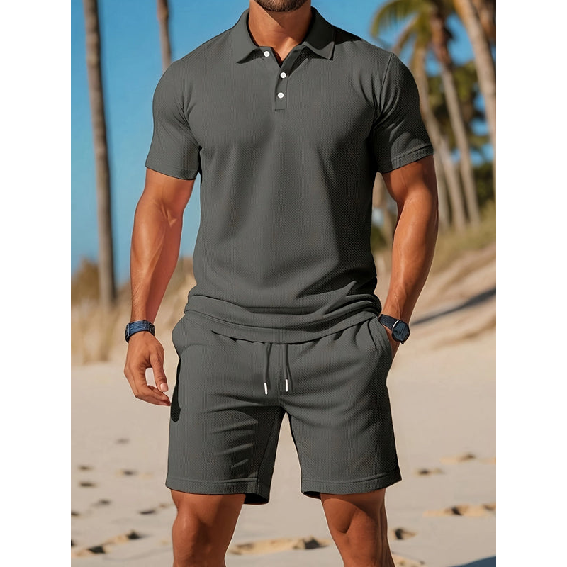 Herrenoutfit – Atmungsaktives Poloshirt – Passende Shorts – Leichtes Mesh-Material
