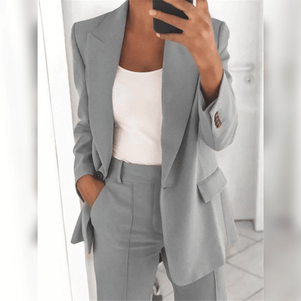 Damenanzug – Moderner Schnitt – Funktionelle Taschen – Vielseitiger Stil