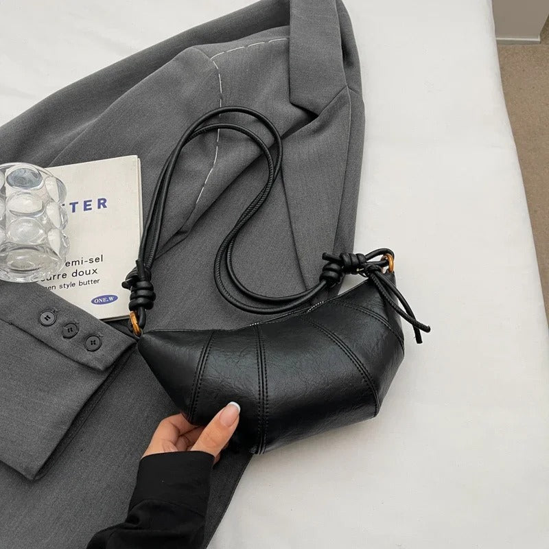Minimalistische Halbmond-Umhängetasche – Eleganz für den Alltag