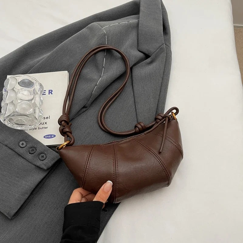 Minimalistische Halbmond-Umhängetasche – Eleganz für den Alltag1