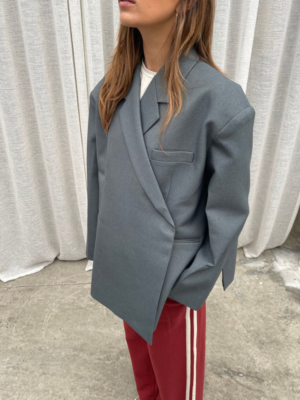 Damenblazer – Oversize-Passform – Asymmetrischer Seitenschlitz – Verdeckter Verschluss
