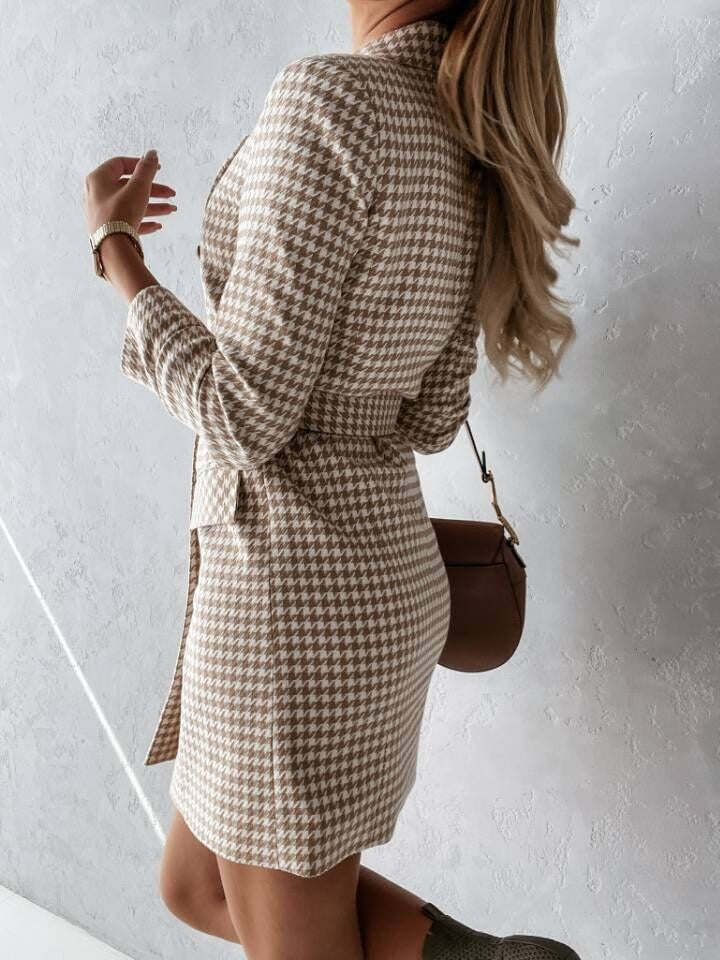 Tailliertes Blazer-Kleid mit Gürtel - Eleganz & Stil
