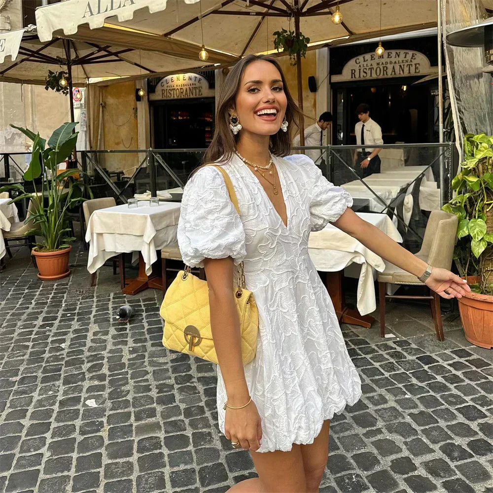 Kurzes Kleid mit Puffärmeln – Eleganz & Stil für besondere Anlässe