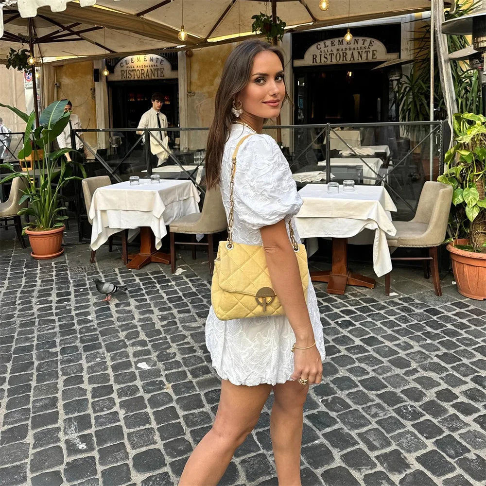 Kurzes Kleid mit Puffärmeln – Eleganz & Stil für besondere Anlässe