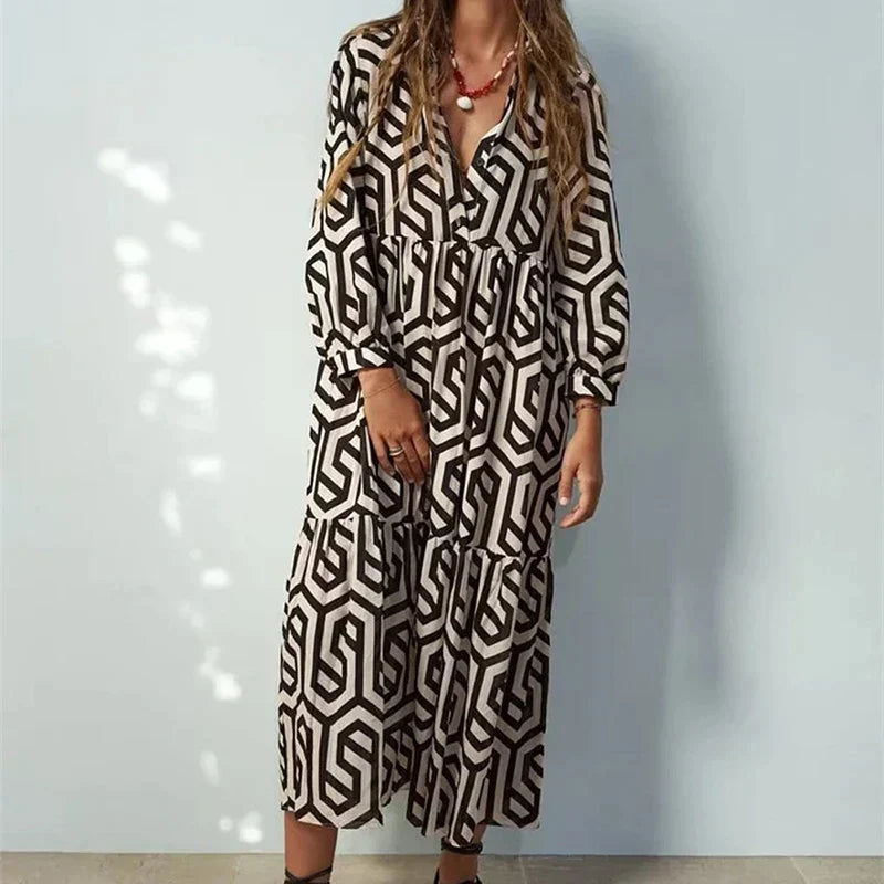 Langärmliges Kleid mit geometrischem Design
