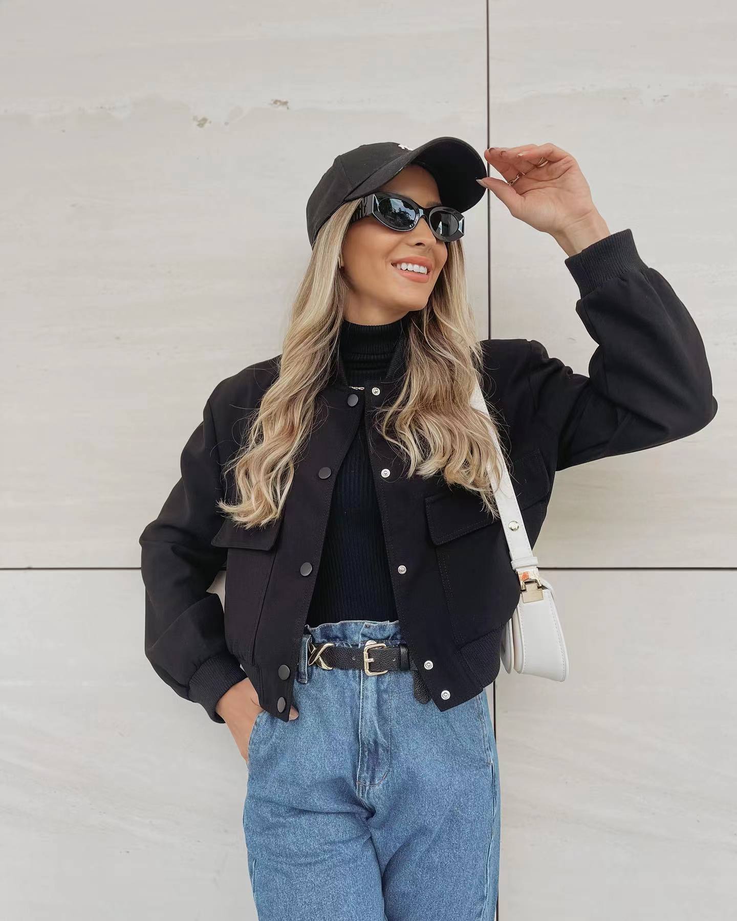 Trendige Cropped Bomberjacke – Stil trifft auf Komfort4