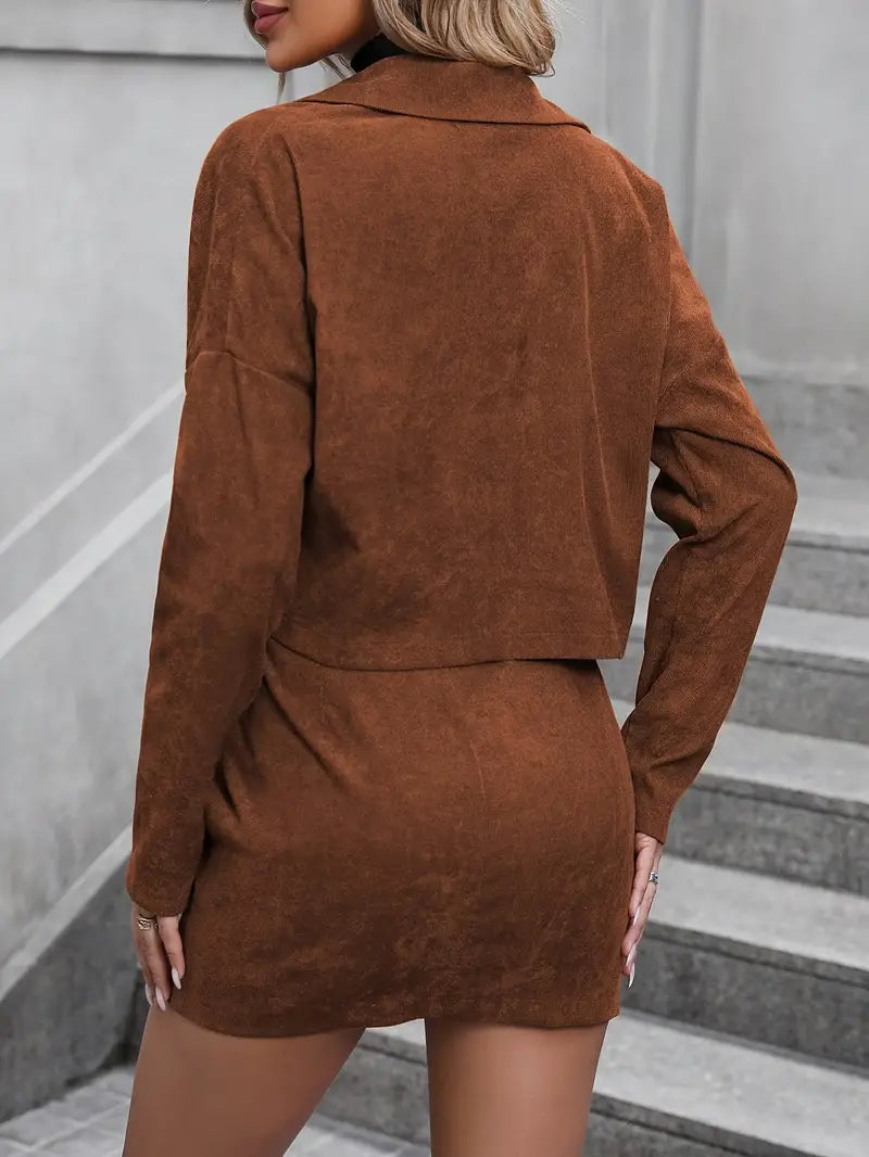 Ensemble Jupe et Veste Boutonnée – Élégance et Modernité
